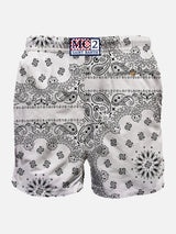 Herren-Badeshorts mit weißem Bandana-Print