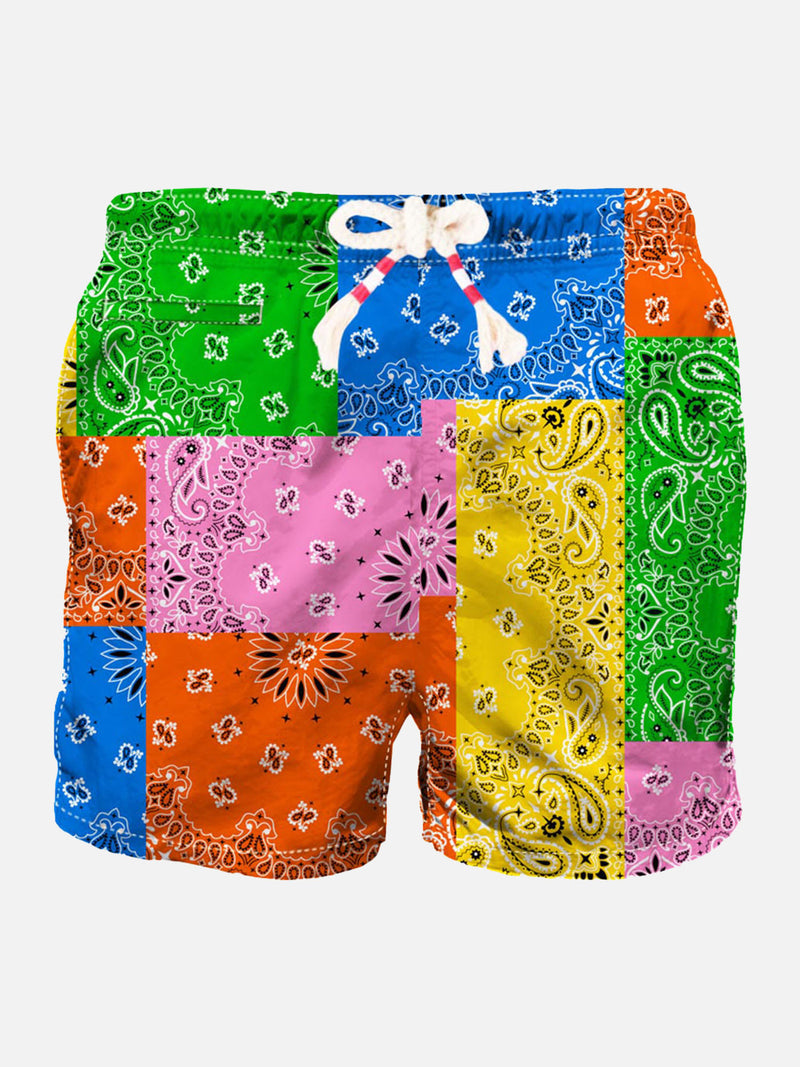 Herren-Badeshorts mit mehrfarbigem Bandana-Print