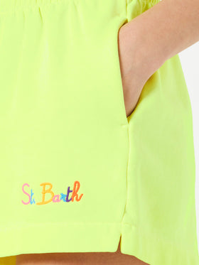 Pantaloncini corti da donna in cotone giallo fluo