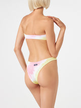 Damen-Bandeau-Bikini in Crinkle-Optik mit Batikmuster