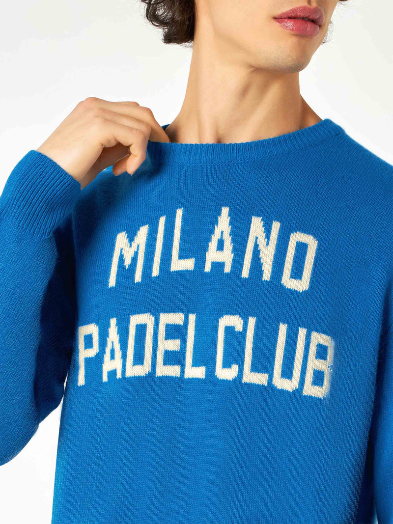 Herrenpullover mit Jacquard-Aufdruck „Milano Padel Club“.