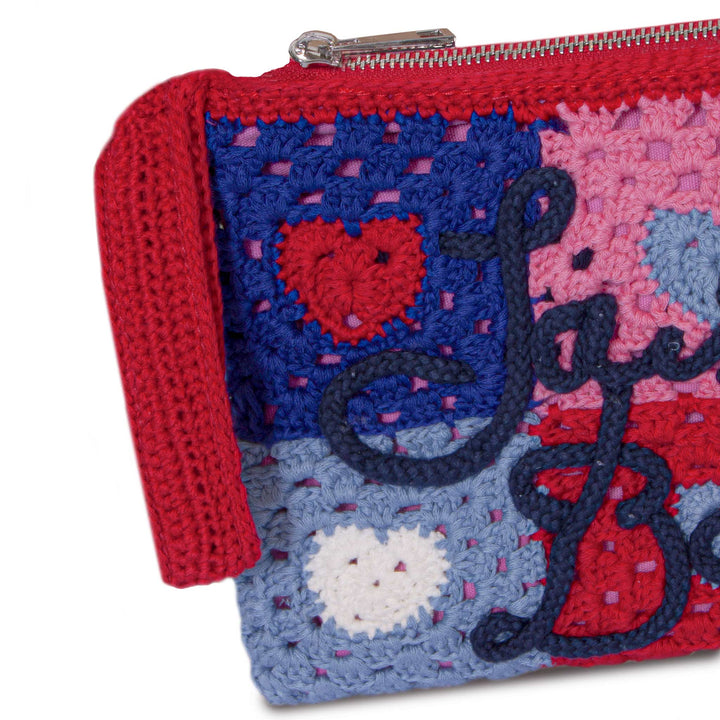 Pouch Parisienne all'uncinetto con ricamo cuore