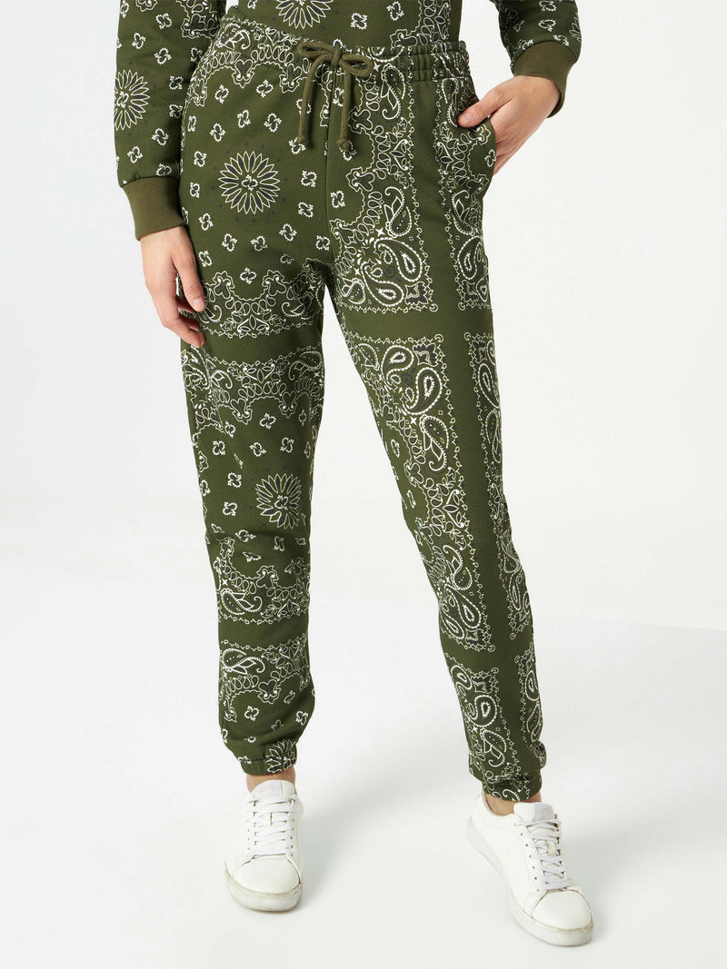 Woman fleece pants with green bandanna print