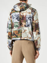 Man hooded lightweight windbreaker with camouflage print