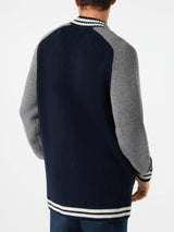 Bomber in maglia blu stile college