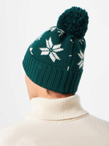 Man green beanie with norwegian pattern