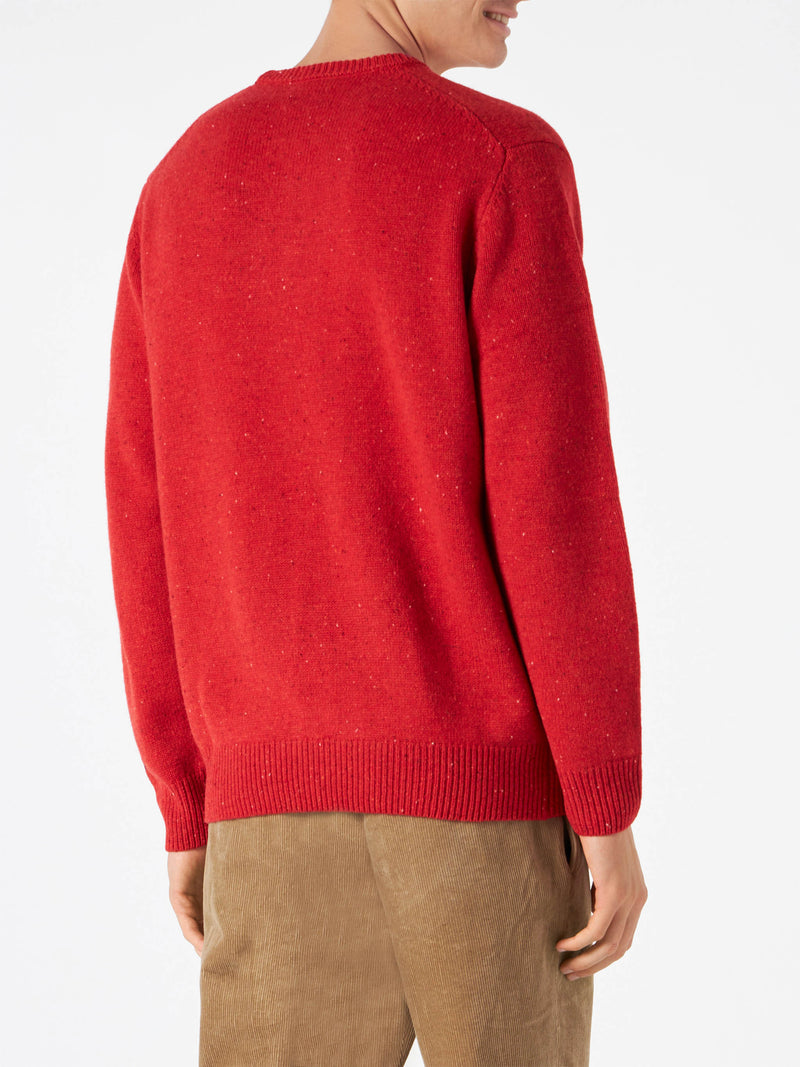 Mann roter Pullover