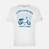 Herren-T-Shirt aus Baumwolle mit Forte dei Marmi-Vespa-Friend-Aufdruck | VESPA® SONDEREDITION