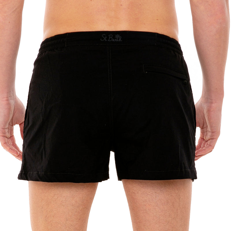 Einfarbige schwarze Badeshorts mit Knopfverschluss vorne