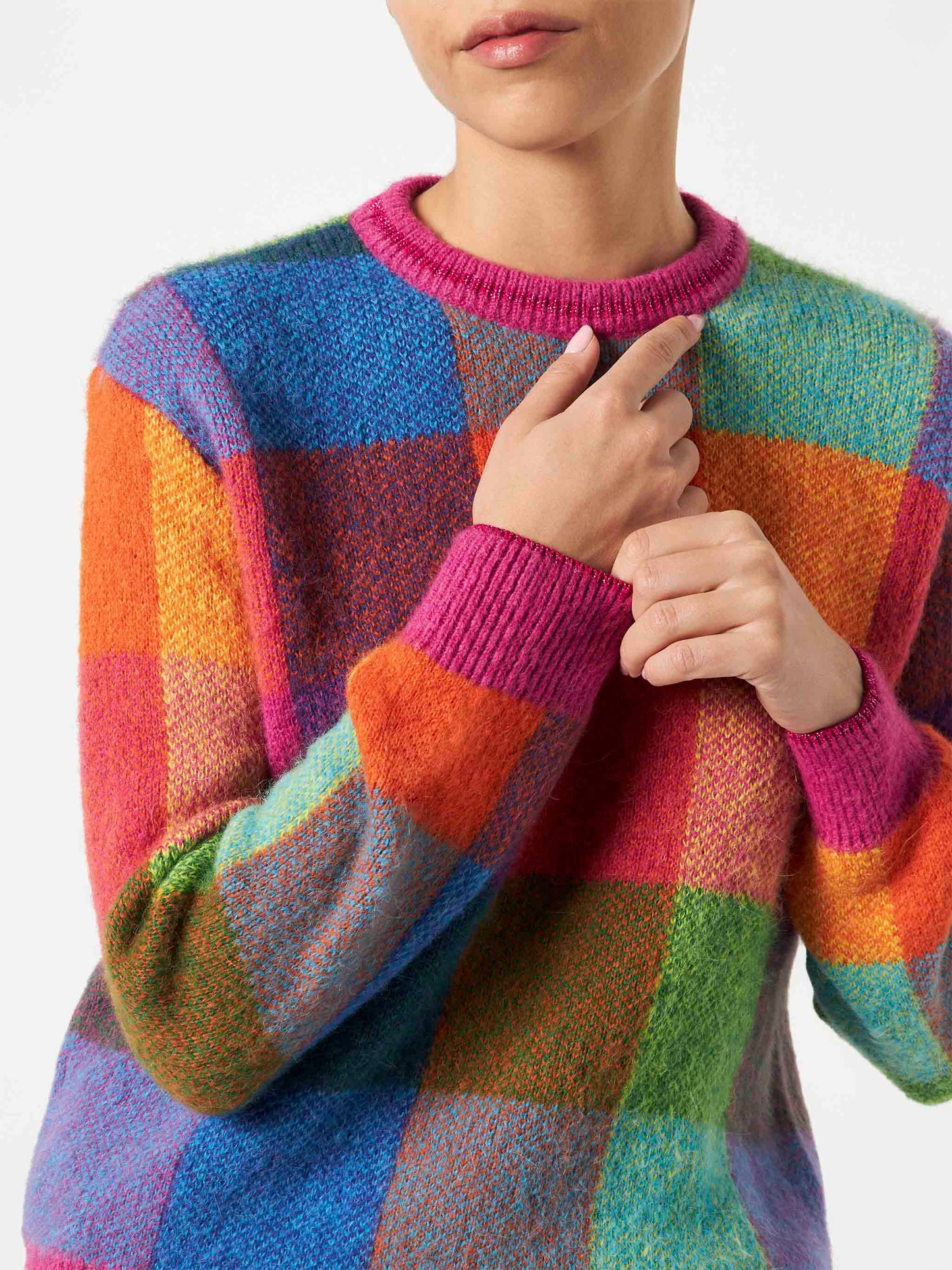 Woman brushed sweater with check pattern