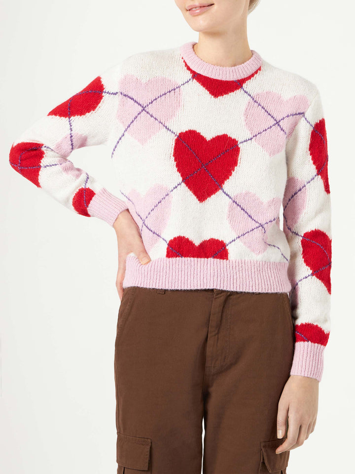 Maglione cropped garzato da donna con fantasia a cuori