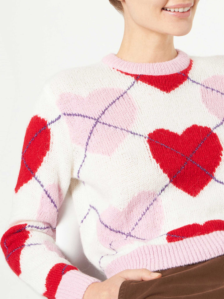 Maglione cropped garzato da donna con fantasia a cuori