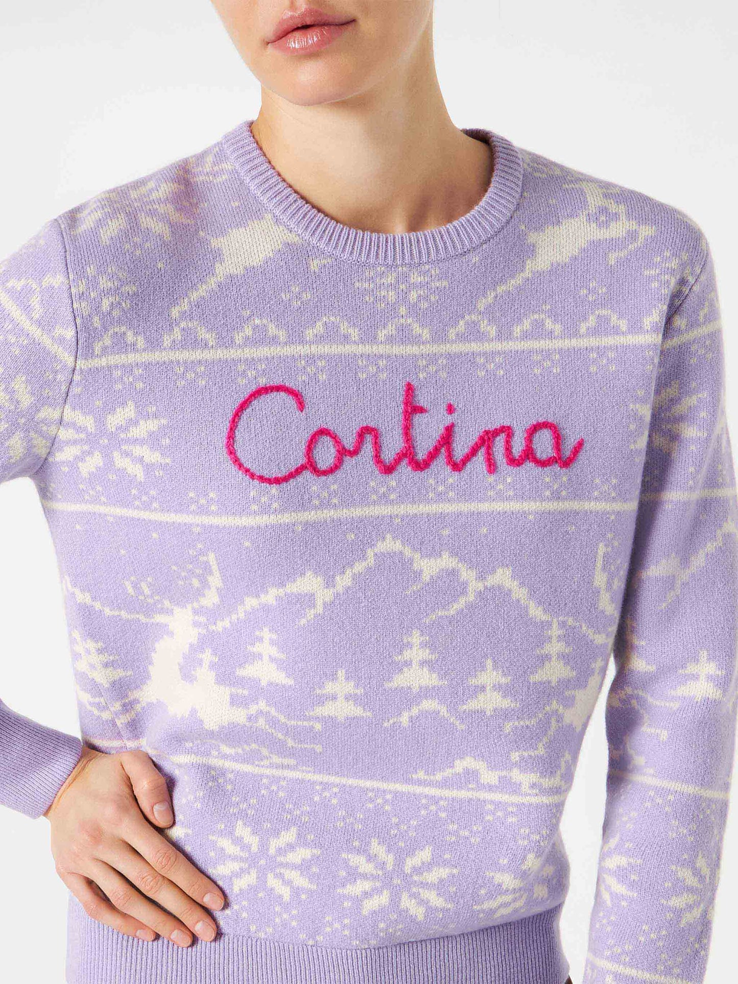 Damenpullover mit norwegischem Aufdruck und Cortina-Stickerei