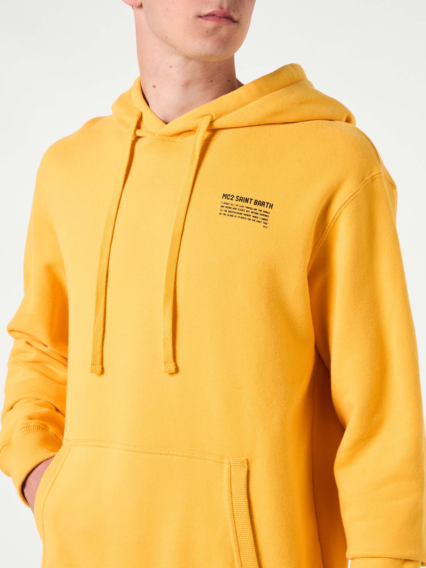 Gelber ockerfarbener Kapuzenpullover | Pantone® Sonderausgabe